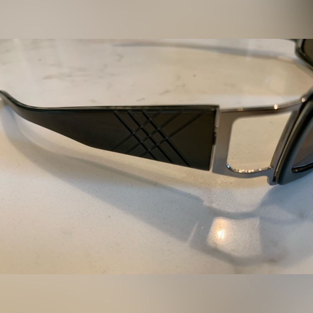 Burberry Sunglasses in Olive Green - Picture 9 of 9